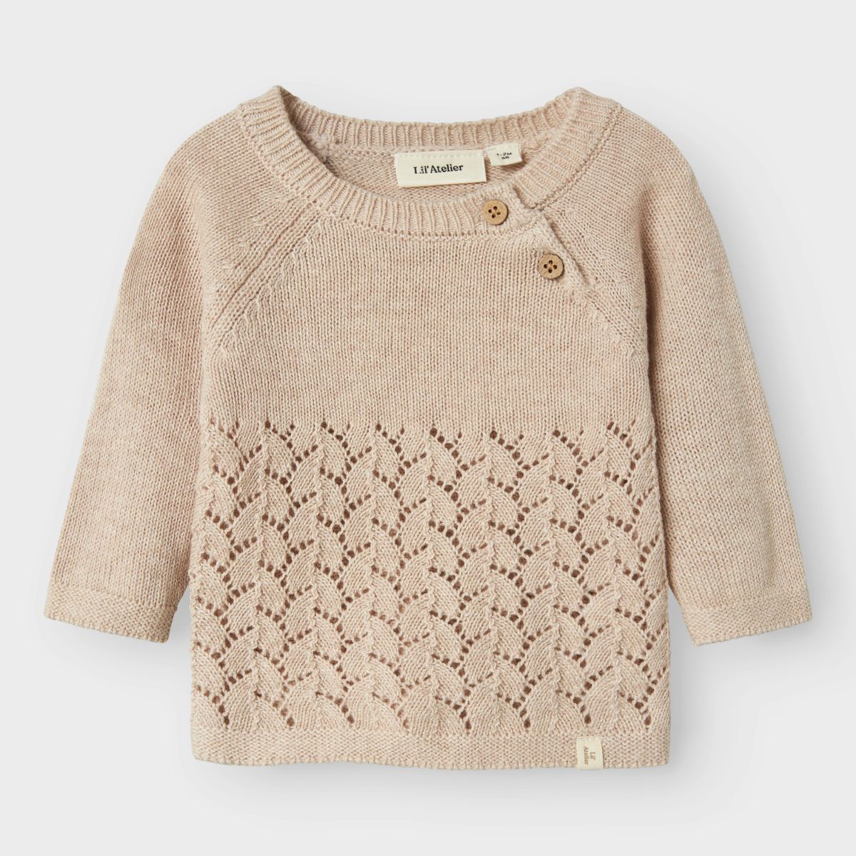 Het baby olga knit shirt in de kleur pastel parchment van het merk Lil' Atelier is een must-have voor elke kindergarderobe. VanZus
