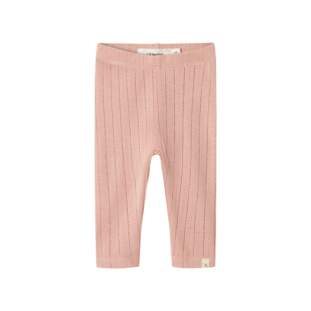 Ben je op zoek naar een schattige legging om de beentjes van je kleintje lekker warm te houden? Dan is deze schattige rachel slim legging in de kleur misty rose van het merk Lil' Atelier een echte must have voor in de collectie. VanZus