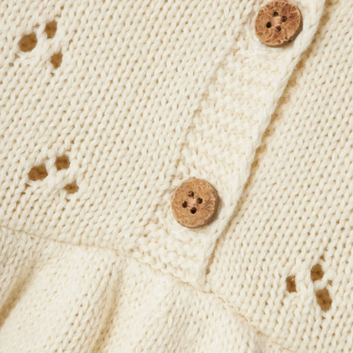 Hoe schattig is deze baby ramla knit jurk turtledove van het merk Lil' Atelier?! Dit schattige jurkje is perfect voor de koudere dagen en zal je kleintje enorm schattig staan! VanZus