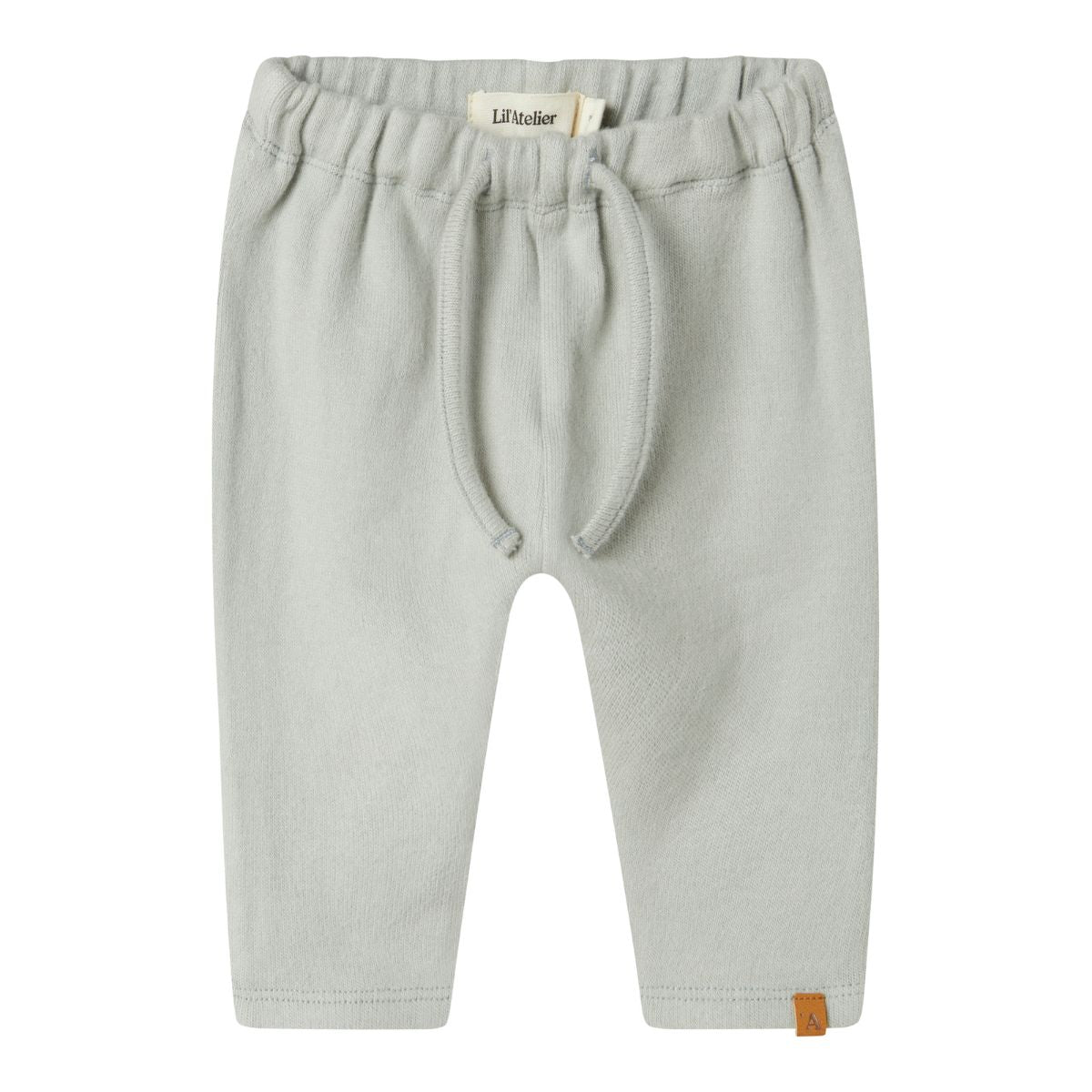 Laat je kleintje comfortabel en stijlvol de dag doorkomen met deze schattige baby thoro leo broek van Lil' Atelier in de kleur pigeon. VanZus