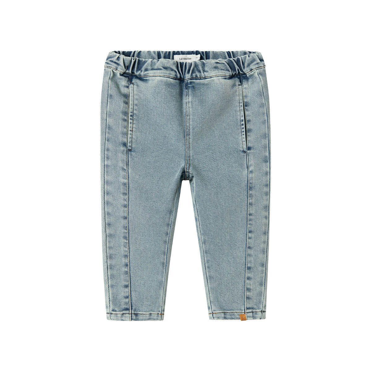 Een denim broek is een must have in iedere kledingkast. Een spijkerbroek is namelijk eindeloos te combineren, comfortabel en stylish. Dat geldt ook voor de darlee baggy jeans in de kleur medium blue denim. VanZus