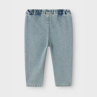 Een denim broek is een must have in iedere kledingkast. Een spijkerbroek is namelijk eindeloos te combineren, comfortabel en stylish. Dat geldt ook voor de darlee baggy jeans in de kleur medium blue denim. VanZus
