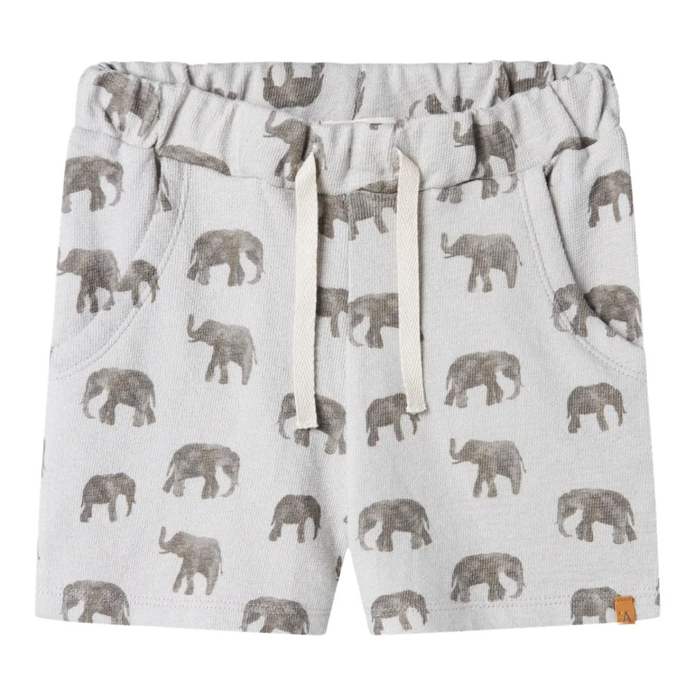 Lil' Atelier dias shorts in vapor blue elephant. Comfortabele shorts van biologisch katoen met een loose fit en praktische zijzakken. Perfect voor elke gelegenheid. Met toffe print. Perfect voor elke gelegenheid. VanZus