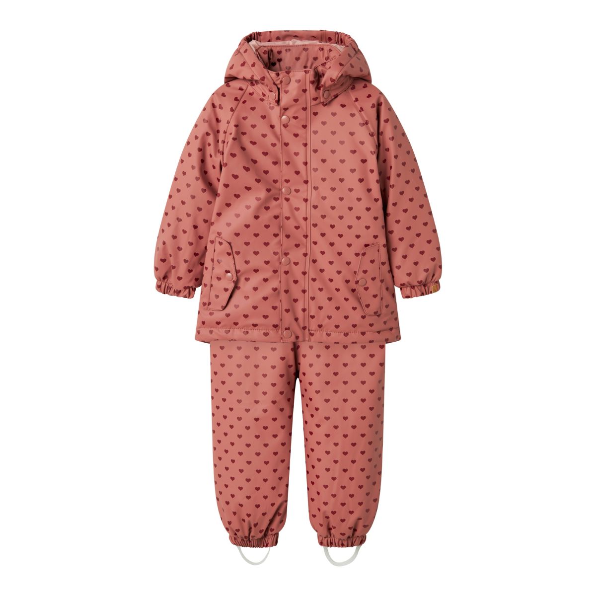 Je kleintje blijft lekker warm en droog met het dry10 set in de kleur withered rose van het merk Lil' Atelier. Dit functionele en duurzame regenpak is wind- en waterdicht, ideaal voor regenachtige dagen. VanZus