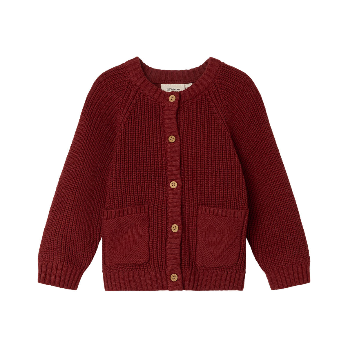 Maak de outfits van je kleintje net een beetje warmer met dit te leuke emlen baby longsleeve knit vest in de kleur birch van het merk Lil' Atelier. Dit vestje houdt je kindje lekker warm en ziet er ook nog eens superschattig uit! VanZus