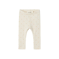 Hoe schattig is deze gago kef legging in de kleur turtledove van het lieve merk Lil' Atlier?! Deze schattige legging is perfect voor je kleine spruit en wil je het liefst elke dag aandoen bij je kleintje, zo leuk is hij! VanZus