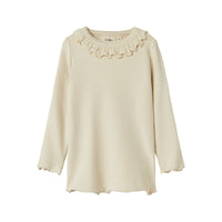 Het Lil' Atelier gayo koj slim shirt in de kleur turtledove is een stijlvolle top die perfect is voor het creëren van een trendy outfit voor je kind. VanZus