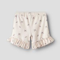 Hip en comfortabel: de gayo shorts in peach blush butterfly van het merk Lil' Atelier. Een luchtige, zomerse short met een loose fit in een lieve kleur roze. VanZus
