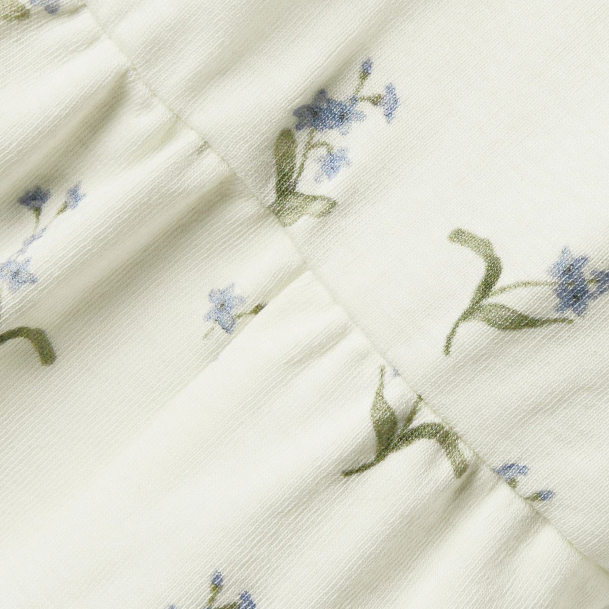 Deze schattige Lil´ Atelier gayo strap onesie in de print coconut milk forget me not is een must-have voor zonnige dagen. VanZus