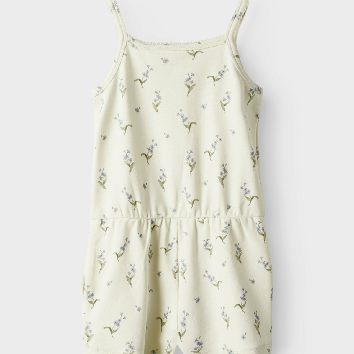 Deze schattige Lil´ Atelier gayo strap onesie in de print coconut milk forget me not is een must-have voor zonnige dagen. VanZus