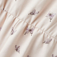 Deze schattige Lil´ Atelier gayo strap onesie in de print peach blush butterfly is een must-have voor zonnige dagen. VanZus