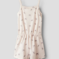 Deze schattige Lil´ Atelier gayo strap onesie in de print peach blush butterfly is een must-have voor zonnige dagen. VanZus