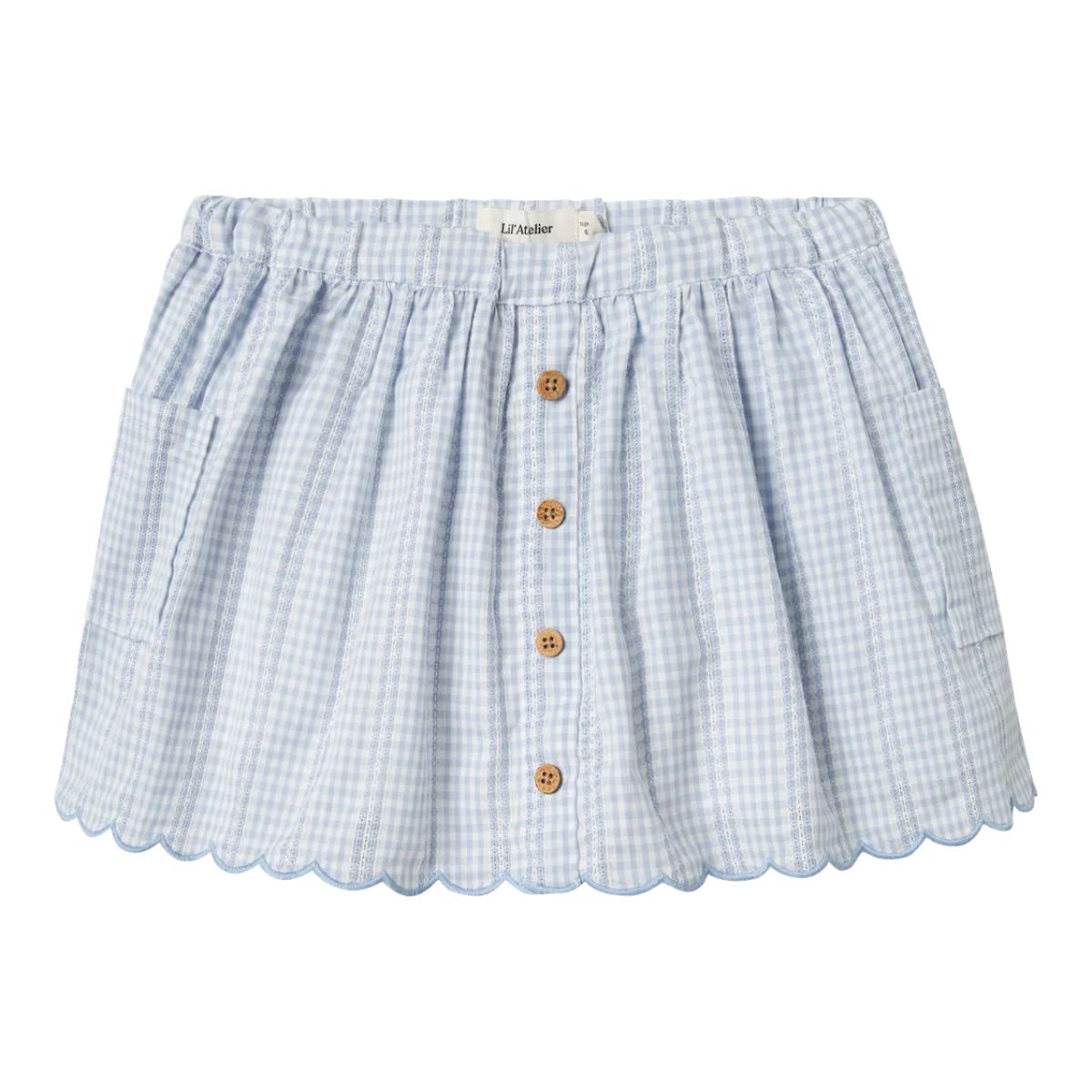 Stijlvol en hip: het Lil' Atelier hazelle rokje in zen blue. Gemaakt van 100% biologisch katoen met een verstelbare tailleband en mooie knoopdetails. Perfect voor elke gelegenheid. VanZus