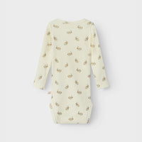 Hoe enorm schattig is dit lavo emo longsleeve romper in de kleur turtledove rabbit van het lieve merk Lil' Atelier?! Dit schattige rompertje is perfect voor je baby en wil je het liefst elke dag aandoen bij je kleintje, zo leuk is hij! VanZus