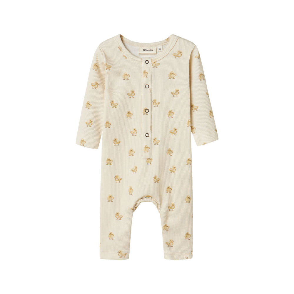 Hoe enorm schattig is deze lavo emo longsleeve slim onesie in de kleur turtledove duck van het lieve merk Lil' Atlier?! Dit schattige rompertje is perfect voor je kleintje en wil je het liefst elke dag aandoen bij je kleintje, zo leuk is hij! VanZus