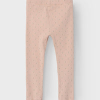 Ben je op zoek naar een schattige legging om de beentjes van je kleintje lekker warm te houden? Dan is deze schattige legging rose dust van het merk Lil' Atelier een echte must have voor in de collectie. VanZus