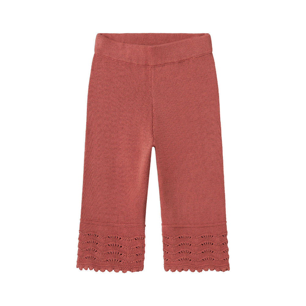 Stel de leukste outfits samen met deze lola knit ancle broek in de kleur withered rose van het merk Lil' Atelier. Dit schattige gebreide broekje kun je heel leuk combineren met een trui of mooi blousje, maar natuurlijk ook met de lola knit shirt in de kleur withered rose van Lil' Atelier! VanZus