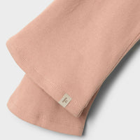 Hoe cute is deze hippe luna bootcut legging in de mooie kleur misty rose van het merk Lil' Atelier?! Deze roze legging heeft een super hip bootcut model en kun je geweldige leuk combineren met allerlei items, zoals een fijne trui, een lekker t-shirt of een spijkerjasje. VanZus