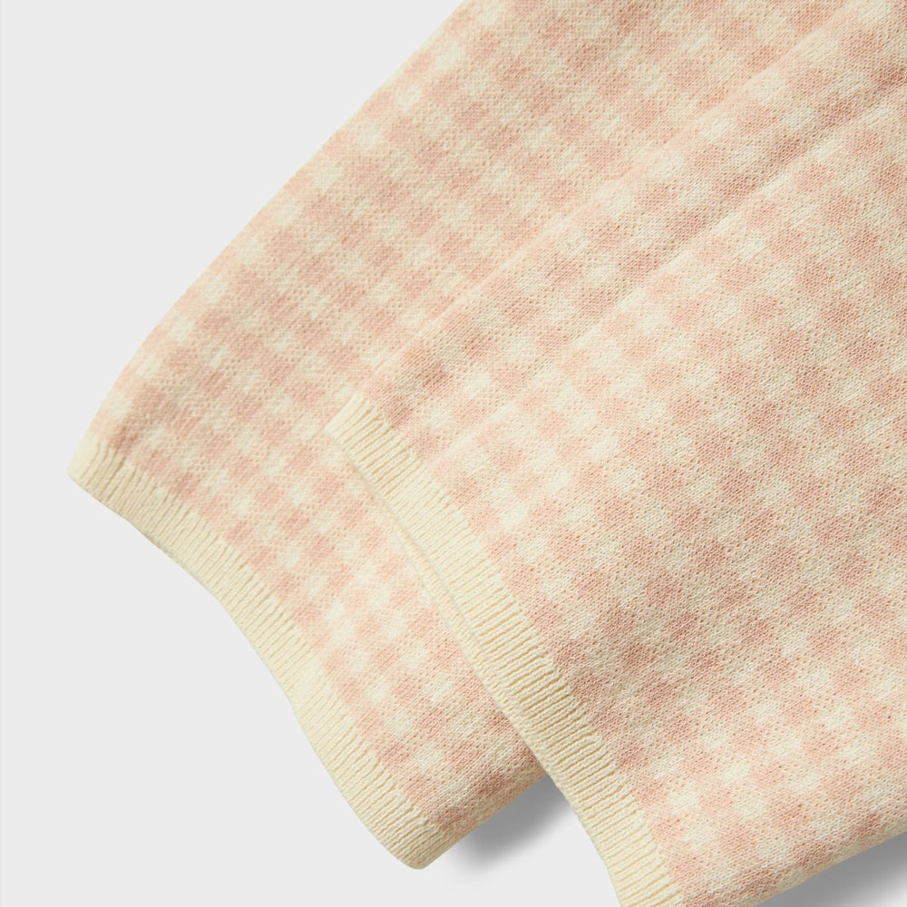 Ben je op zoek naar een comfortabele en hippe broek voor jouw kind? Dan is deze nadie wide knit broek in de kleur cameo rose van het merk Lil' Atelier een must have! Deze broek ziet er niet alleen super hip uit, maar zit ook ontzettend lekker! VanZus
