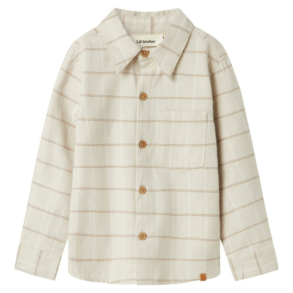 Hoe tof is dit nadim shirt in de variant pure cashmere van het merk Lil' Atelier?! Dit nette shirt is perfect voor feestelijke gelegenheden. Het shirt is gemaakt van 100% biologisch katoen. VanZus
