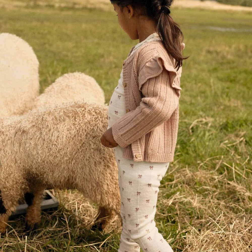 Shop het Lil' Atelier nalu girl slim shirt in de kleur turtledove melange. Dit comfortabele shirt van merinowol en tencel™ is perfect voor elke gelegenheid. Ideaal voor herfst en winter! VanZus