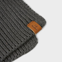 Houd het nekje van je kleintje lekker warm met de nalu knit tube sjaal in de kleur poppy seed van het merk Lil' Atelier. Deze warme en zachte sjaal is ideaal voor de kouder wintermaanden en ziet er ook nog eens heel stijlvol uit! VanZus