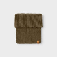 Houd het nekje van je kleintje lekker warm met de nalu knit tube sjaal in de kleur sea turtle van het merk Lil' Atelier. Deze warme en zachte sjaal is ideaal voor de kouder wintermaanden en ziet er ook nog eens heel stijlvol uit! VanZus