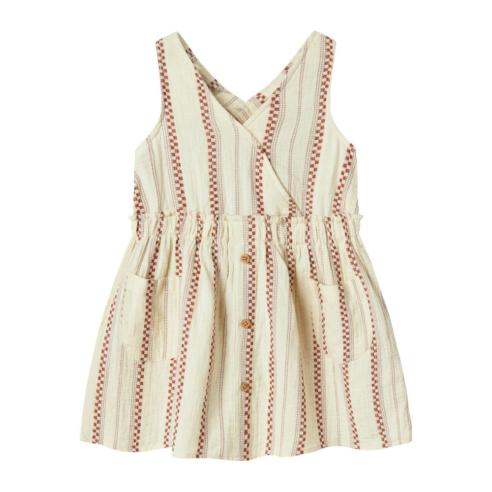 Stel de leukste looks samen met deze te schattige namira overjurk in de kleur turtledove van het merk Lil' Atelier! Deze geweldige overjurk zit niet alleen heel lekker, maar zorgt ook voor een super stijlvolle look! VanZus