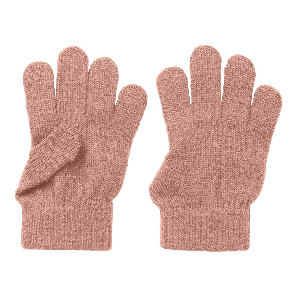 De Lil' Atelier nanson knit handschoenen in de kleur misty rose zijn de perfecte finishing touch voor de winteroutfit van je kleintje. De handschoentjes zijn gemaakt van een zachte gebreide stof en houden de handen lekker warm tijdens de koude dagen. VanZus