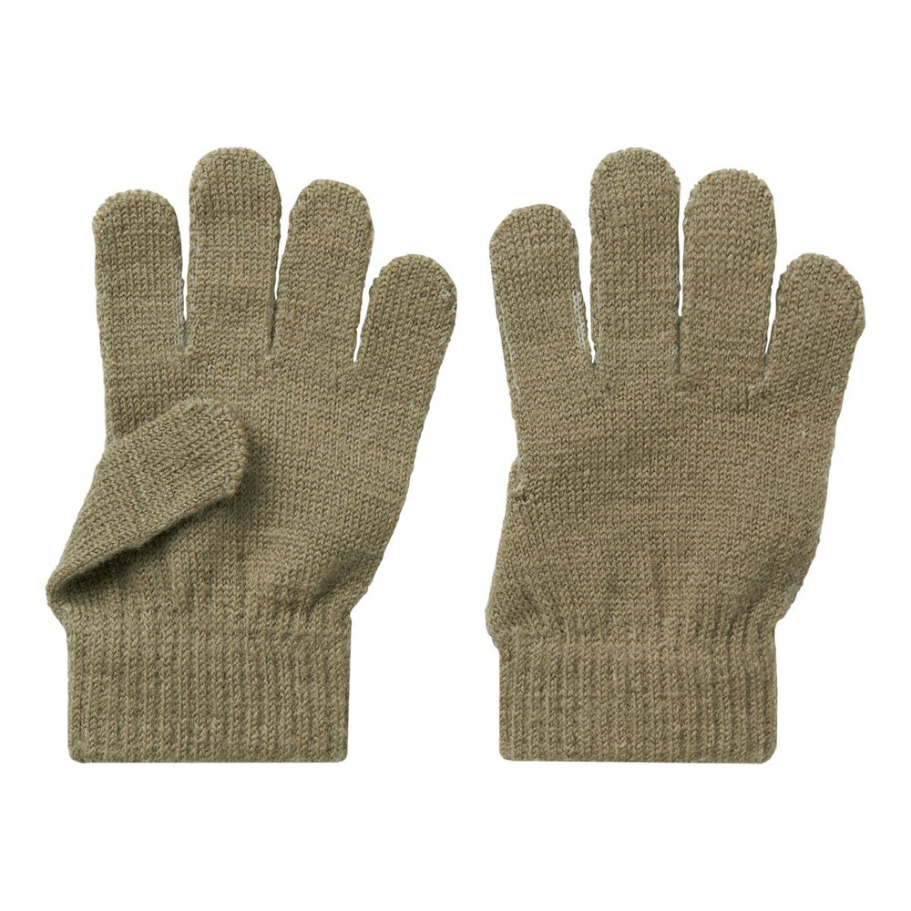 De Lil' Atelier nalu knit handschoenen in de kleur overland trek zijn de perfecte finishing touch voor de winteroutfit van je kleintje. De handschoentjes zijn gemaakt van een zachte gebreide stof en houden de handen lekker warm tijdens de koude dagen. VanZus