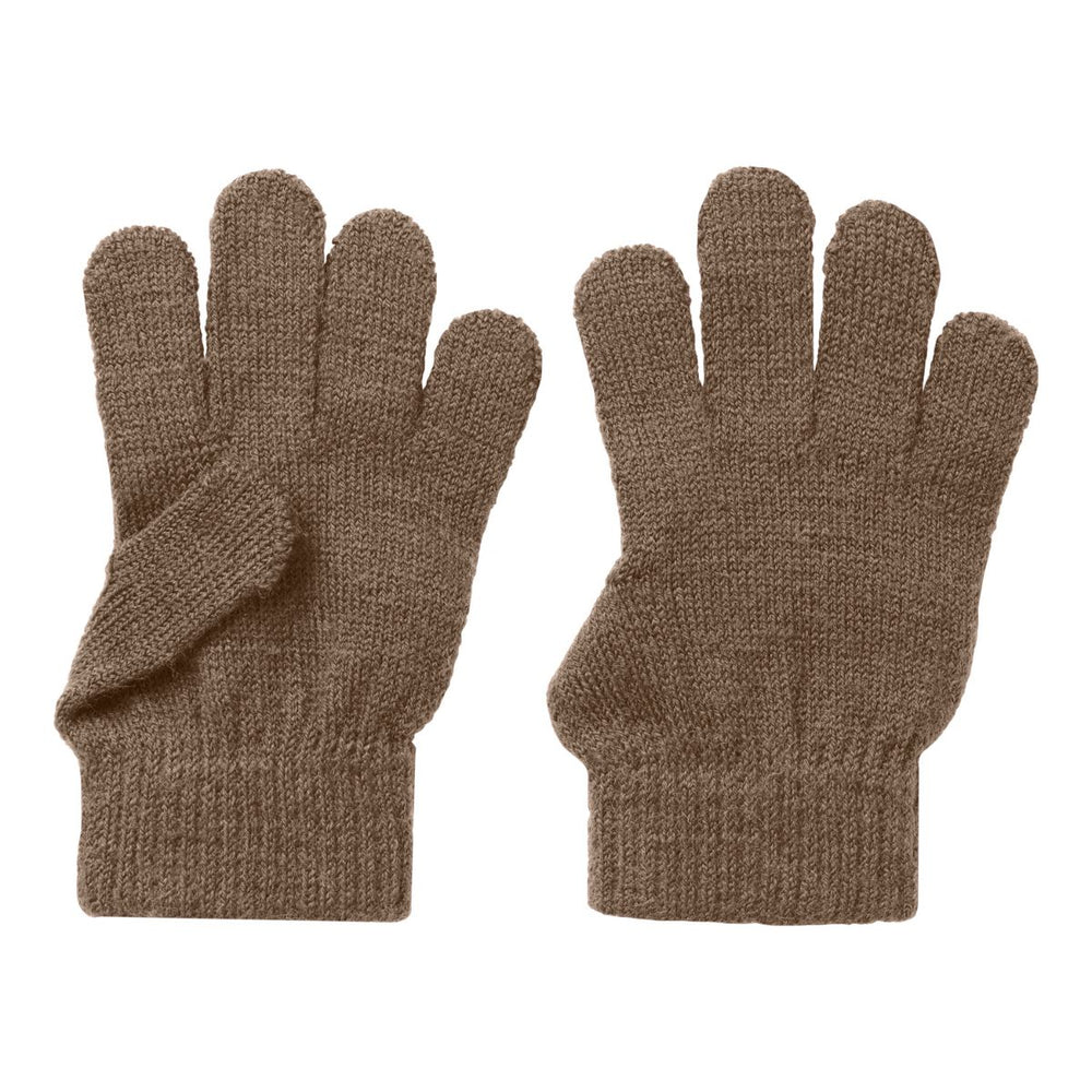 De Lil' Atelier nanson knit handschoenen in de kleur shitake zijn de perfecte finishing touch voor de winteroutfit van je kleintje. De handschoentjes zijn gemaakt van een zachte gebreide stof en houden de handen lekker warm tijdens de koude dagen. VanZus