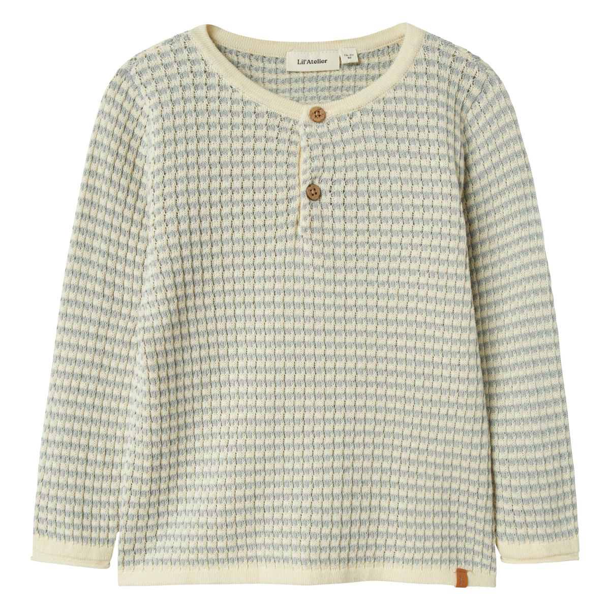 Hoe schattig is dit nelson knit shirt in de kleur pigeon van het merk Lil' Atelier?! Dit hippe shirt zal jouw kleintje ongetwijfeld superschattig staan! Het shirt is gemaakt van katoen en viscose, en zit dan ook ontzettend lekker! VanZus