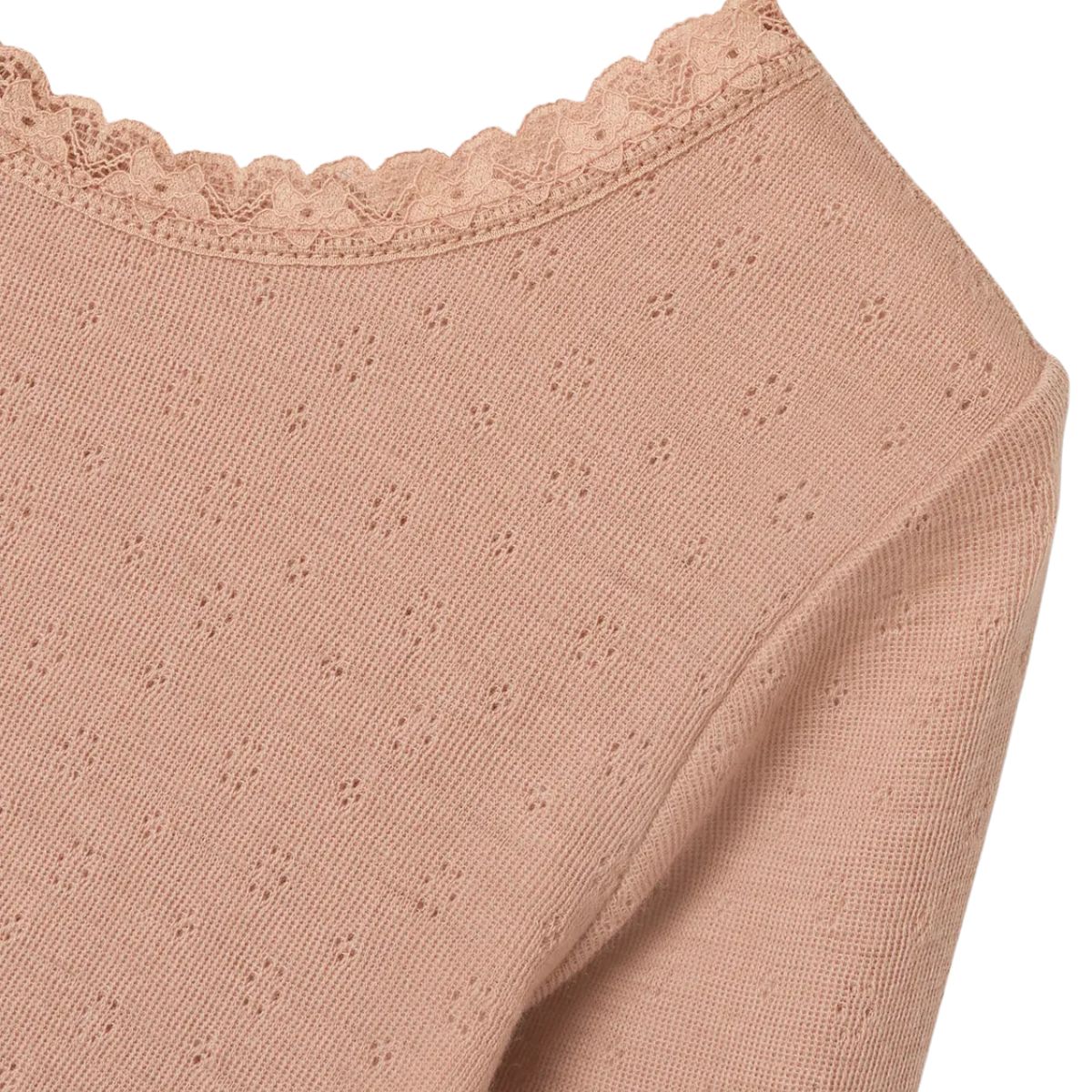 Voeg een stijlvolle touch toe aan de garderobe van je kind met de noel wol slim shirt roebuck van Lil' Atelier. Gemaakt van 100% merinowol, perfect voor de herfst en winter met een slim fit en lange mouwen! VanZus