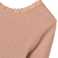 Voeg een stijlvolle touch toe aan de garderobe van je kind met de noel wol slim shirt roebuck van Lil' Atelier. Gemaakt van 100% merinowol, perfect voor de herfst en winter met een slim fit en lange mouwen! VanZus