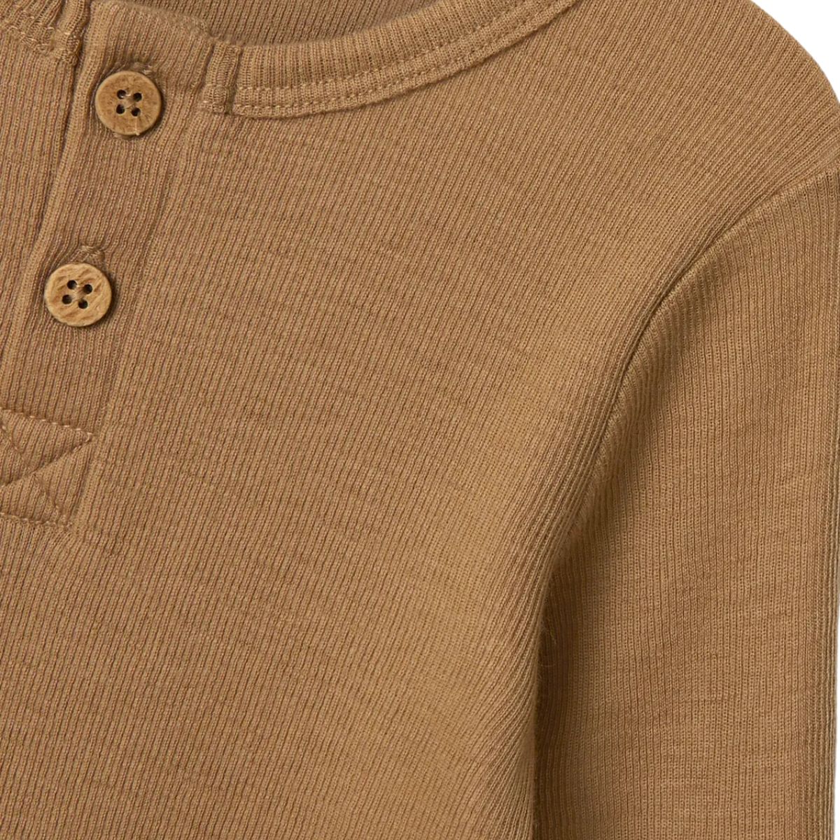 Voeg een stijlvolle touch toe aan de garderobe van je kind met de noel wol slim shirt tigers eye van Lil' Atelier. Gemaakt van 100% merinowol, perfect voor de herfst en winter met een slim fit en lange mouwen! VanZus