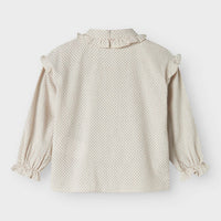 Maak je kleintje klaar voor feestelijke gelegenheden met dit mooie olena shirt in pastel parchment van het merk Lil' Atelier. Dit blousje zal elk kindje geweldig staan. VanZus