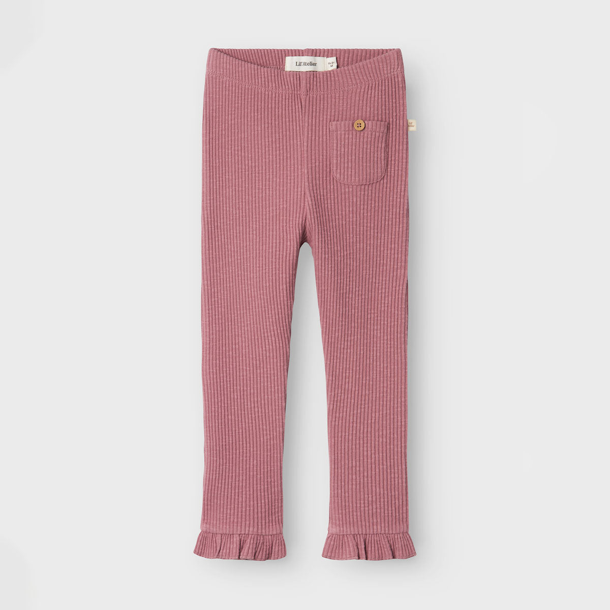 Hoe schattig is deze legging in een prachtige roze kleur? De raja sky legging in de kleur nostalgia rose van het merk Lil' Atelier is ontzettend zacht, zit comfortabel én ziet er geweldig uit! VanZus