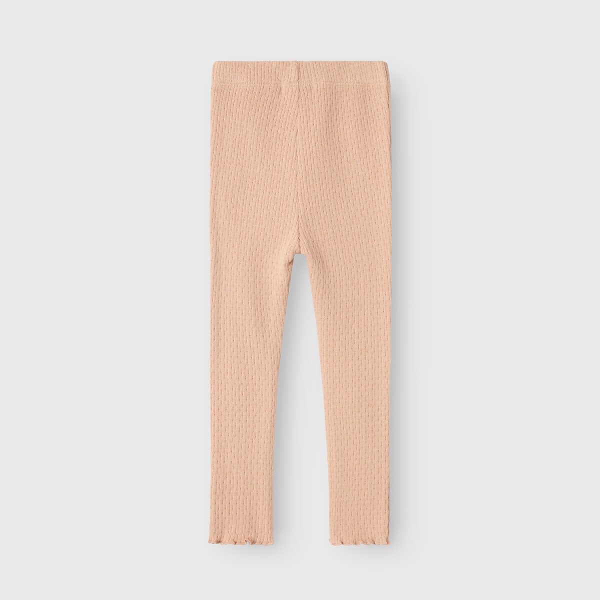 Jouw kleintje ziet er superhip uit in deze schattige rea slim legging in de kleur rugby tan van het merk Lil' Atelier. Deze comfortabele legging heeft zakjes aan de voorkant met een contrasterende print, wat de legging een echte eyecatcher maakt! VanZus