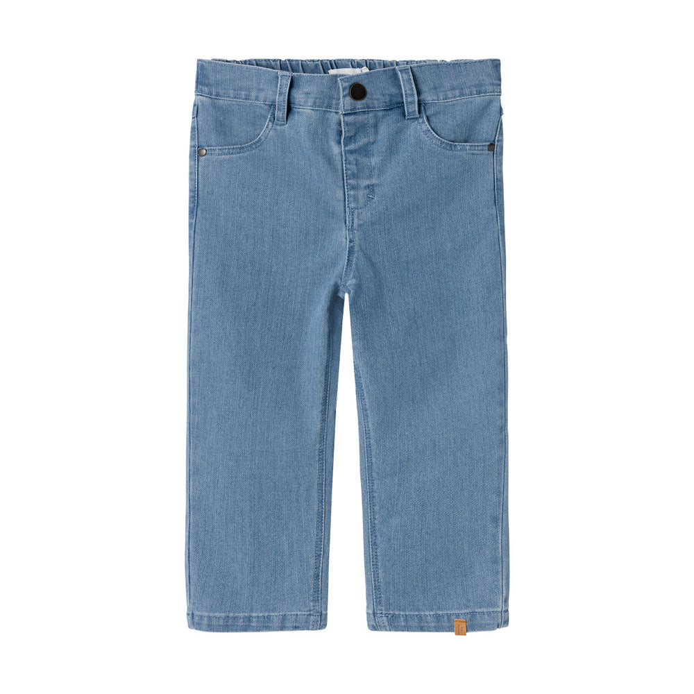 Een denim broek is een must have in iedere kledingkast. Een spijkerbroek is namelijk eindeloos te combineren, comfortabel en stylish. Dat geldt ook voor de rome okaja jeans in de kleur medium blue denim. VanZus