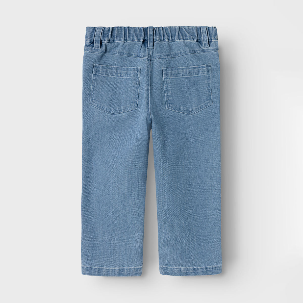 Een denim broek is een must have in iedere kledingkast. Een spijkerbroek is namelijk eindeloos te combineren, comfortabel en stylish. Dat geldt ook voor de rome okaja jeans in de kleur medium blue denim. VanZus