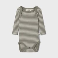 Je kindje ziet er nog schattiger uit in dit lieve rompertje in de uitvoering stripes sandshell van het merk Lil' Atelier. Deze romper is de ideale basic voor de alledaagse outfits. Draag hem op zichzelf of combineer hem met andere items, hij zal je kindje sowieso geweldig staan! VanZus