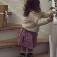 De gebreide trui rumba oxford tan melange van Lil' Atelier is een warme, stijlvolle kindertrui in grijs. Beschikbaar in maat 92 t/m 122. Shop bij VanZus