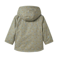 Houdt je kleintje lekker warm in de winter of op skivakantie met deze leuke snow05 jas in de kleur overland trek van het merk Lil' Atelier. Deze jas is lekker warm, is voorzien van een waterdichte coating en ziet er ook nog eens heel stijlvol uit. VanZus