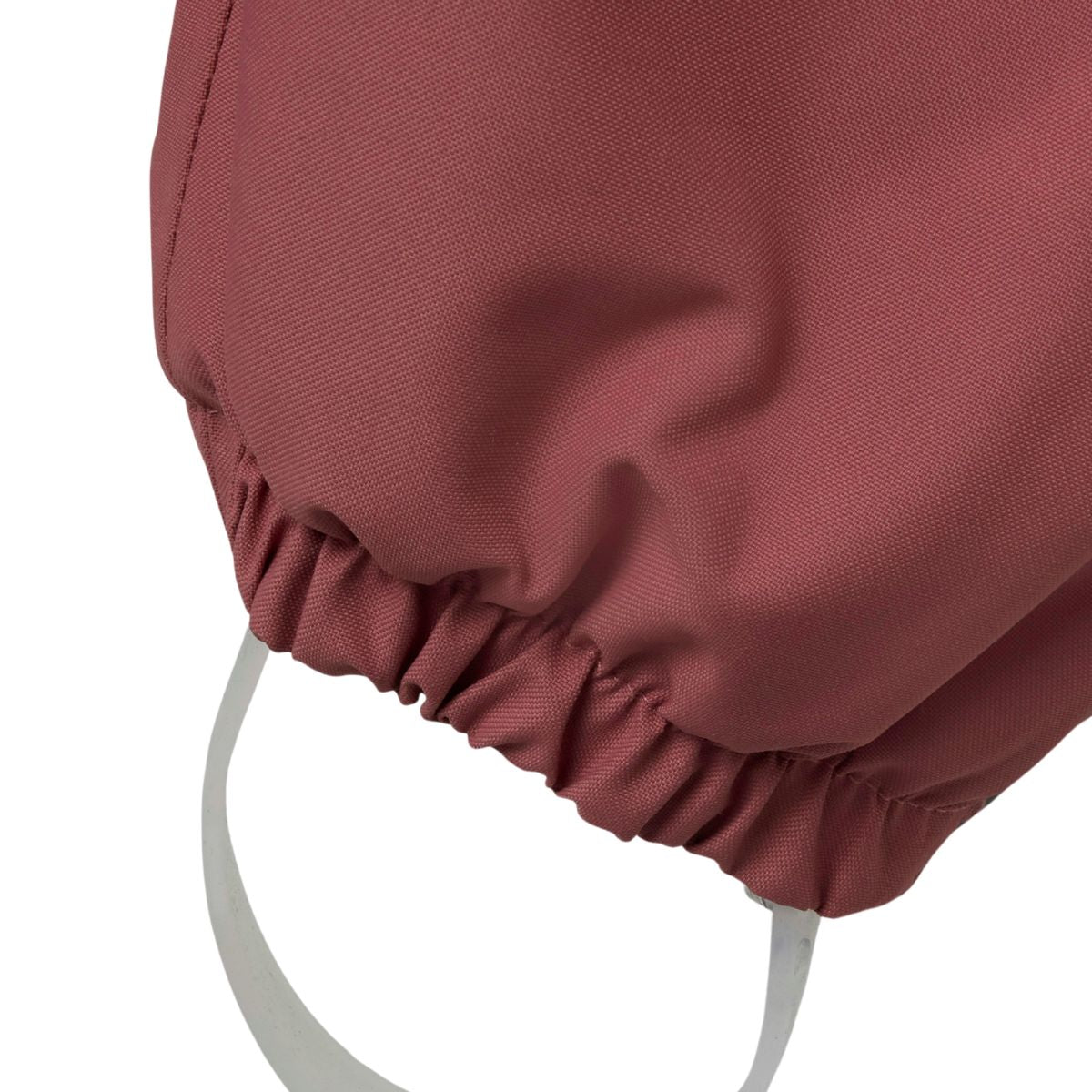 Je kleintje is lekker warm en stijlvol met de snow10 skibroek in de prachtige kleur withered rose van het merk Lil' Atelier. Deze functionele en duurzame skibroek is waterafstotend en winddicht, ideaal voor koude winterdagen. VanZus