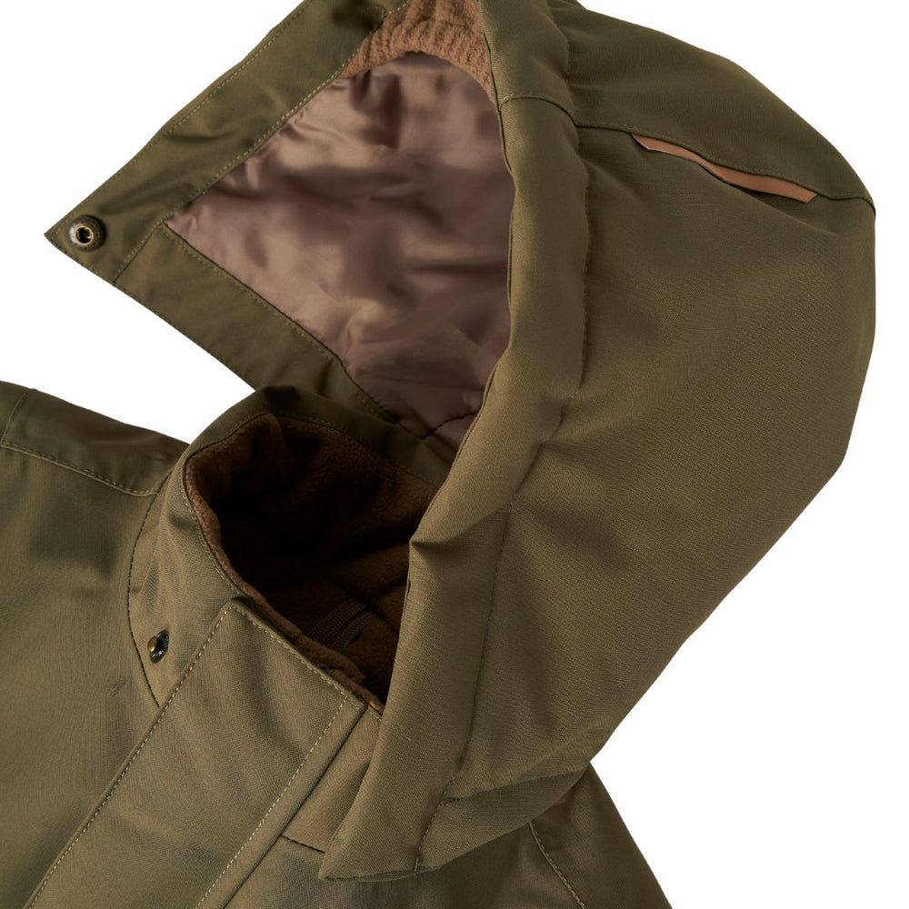 Houdt je kleintje lekker warm in de winter of op skivakantie met deze leuke snow10 jas in de kleur overland trek van het merk Lil' Atelier. Deze jas is lekker warm, is voorzien van een waterdichte coating en ziet er ook nog eens heel stijlvol uit. VanZus