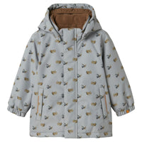 Houdt je kleintje lekker warm in de winter of op skivakantie met deze leuke snow10 jas in de kleur ultimate grey airplanes van het merk Lil' Atelier. Deze jas is lekker warm, is voorzien van een waterdichte coating en ziet er ook nog eens heel stijlvol uit. VanZus