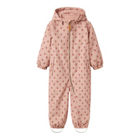Je kleintje is lekker warm en stijlvol met het snow10 skipak in de prachtige rose cherry van het merk Lil' Atelier. Dit functionele en duurzame skipak is waterafstotend en winddicht, ideaal voor koude winterdagen. VanZus