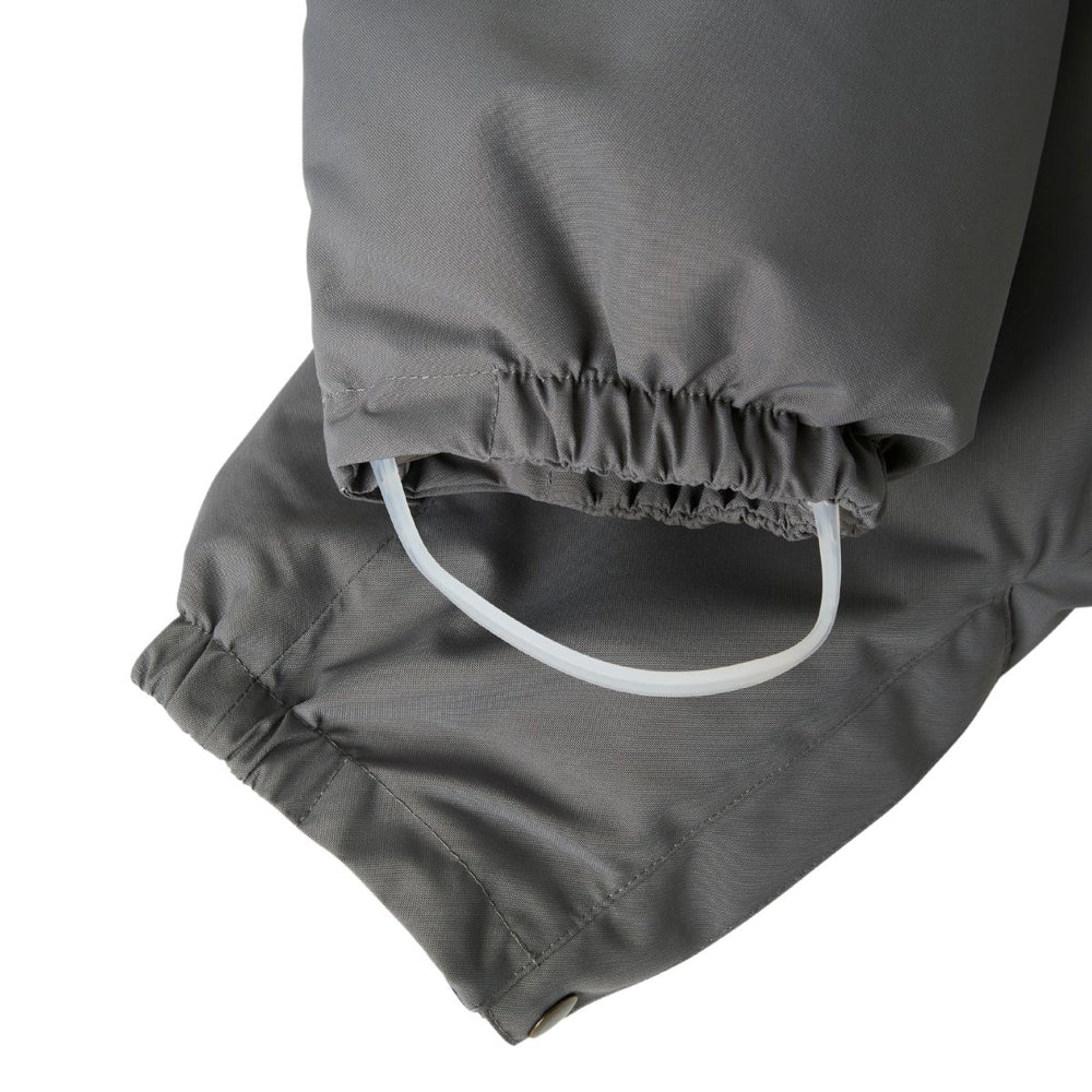 Je kleintje is lekker warm en stijlvol met het snow10 skipak in de prachtige kleur poppy seed van het merk Lil' Atelier. Dit functionele en duurzame skipak is waterafstotend en winddicht, ideaal voor koude winterdagen. VanZus