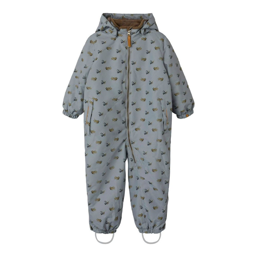 Je kleintje is lekker warm en stijlvol met het snow10 skipak in de prachtige kleur ultimate grey airplanes van het merk Lil' Atelier. Dit functionele en duurzame skipak is waterafstotend en winddicht, ideaal voor koude winterdagen. VanZus