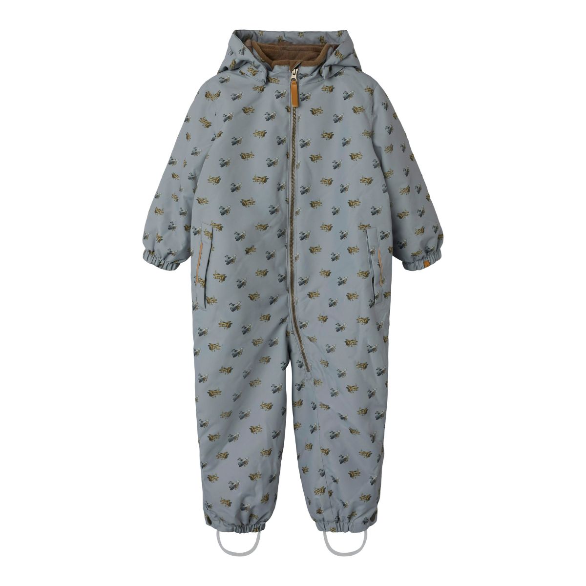 Je kleintje is lekker warm en stijlvol met het snow10 skipak in de prachtige kleur ultimate grey airplanes van het merk Lil' Atelier. Dit functionele en duurzame skipak is waterafstotend en winddicht, ideaal voor koude winterdagen. VanZus